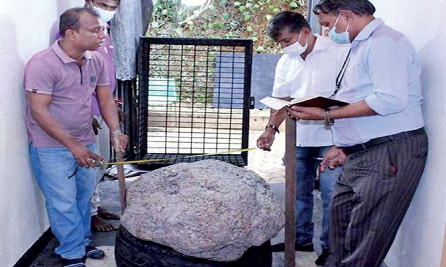 80 Kg Blue Sapphire Unearthed From Sri Lanka’s Gem Mine