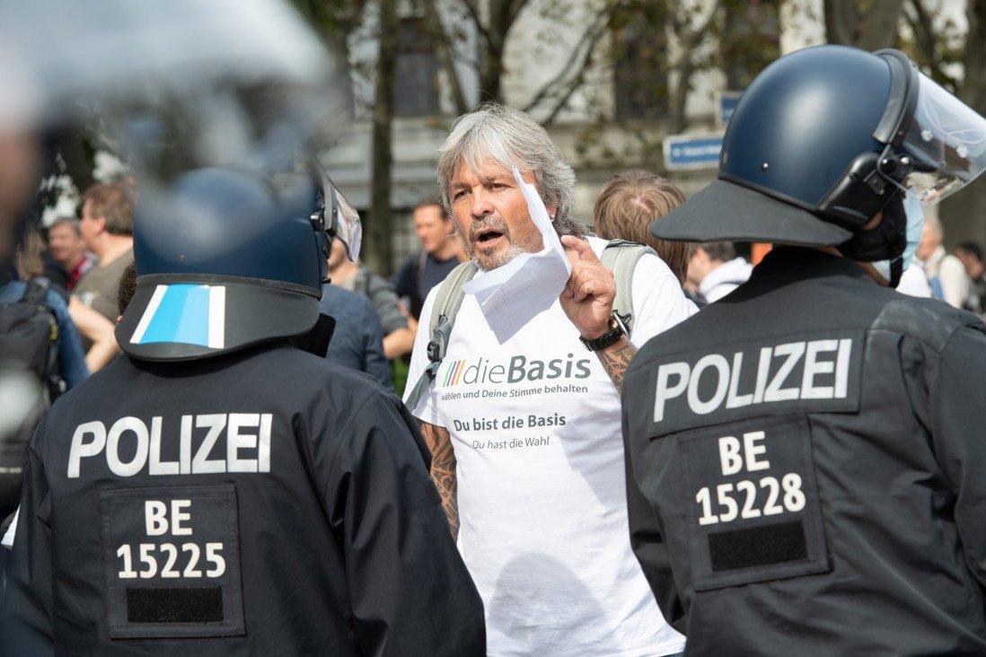 Covid-19: Police, protesters clash as thousands march against curbs in Berlin