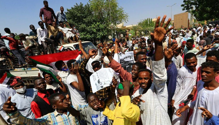 Sudan: Protesters demand military coup as crisis deepens