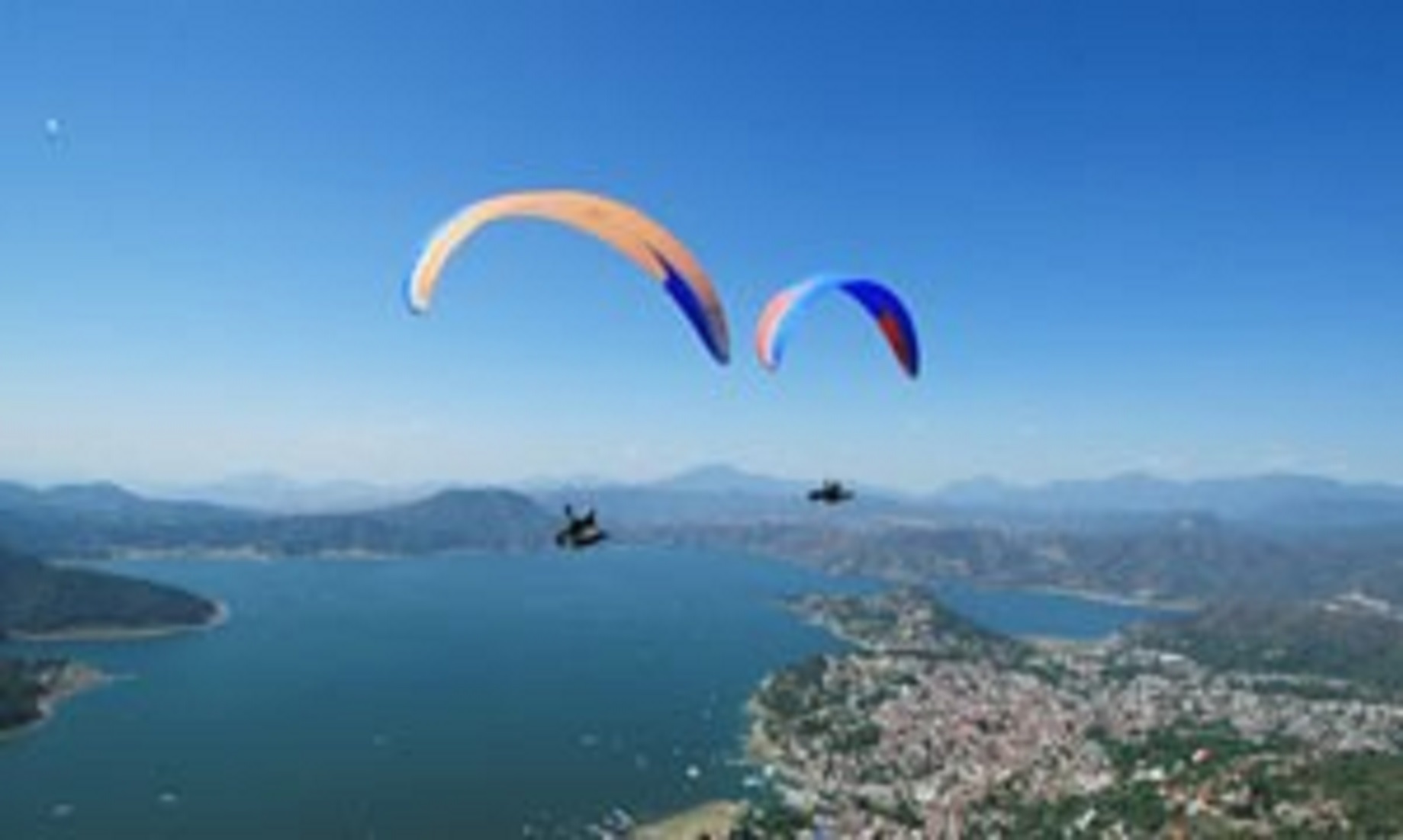 Three Paragliding Pilots Wounded After Colliding In Mid-Air In SW Turkey