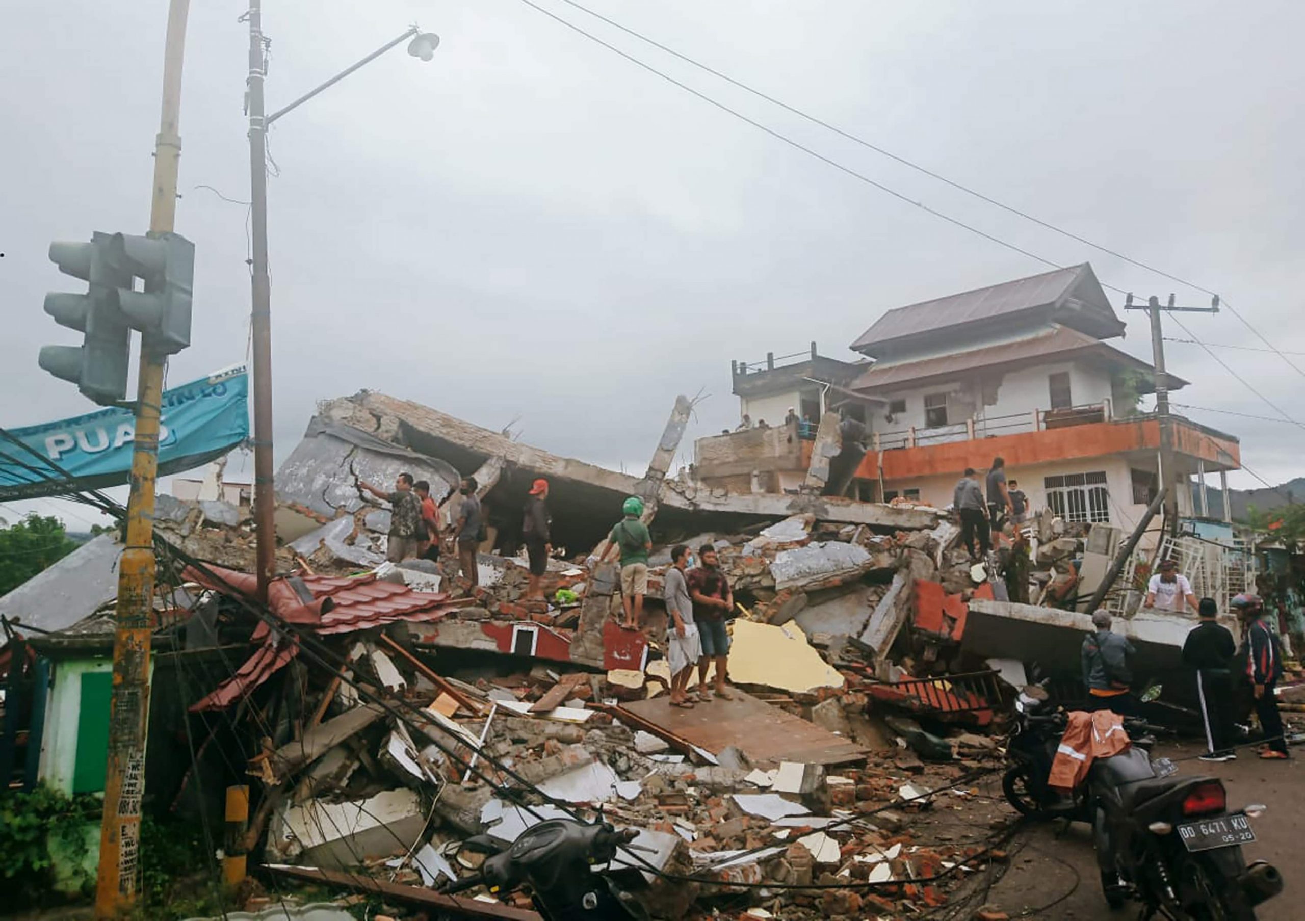 3 killed, 7 injured as quake hits Indonesia’s Bali