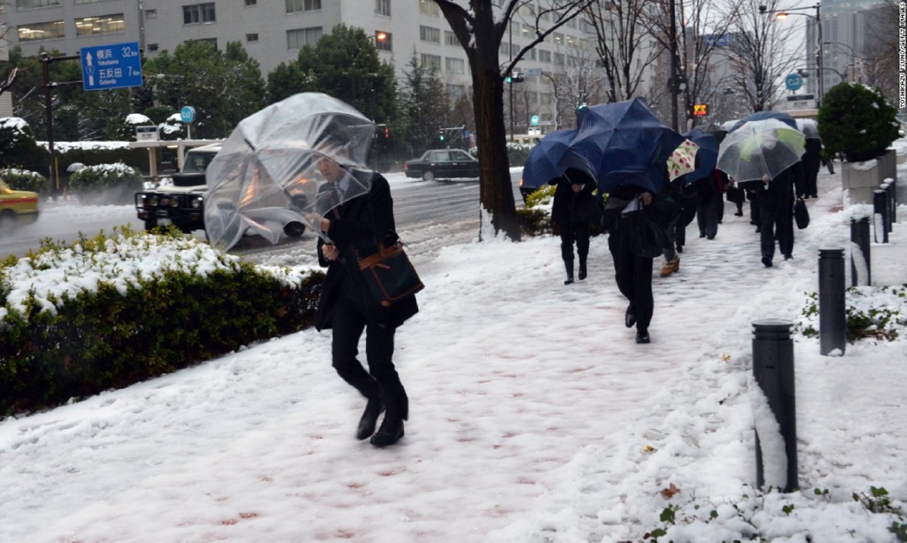 Record Snowfalls Hit Western Japan, Disrupt Transportation Systems