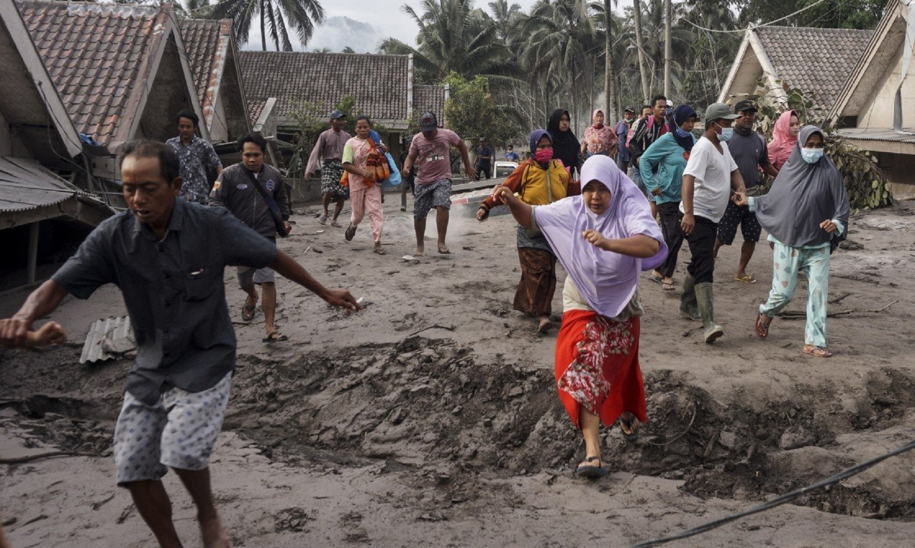 Latest: 13 Died, 98 Injured In Indonesia’s Mt. Semeru Eruption