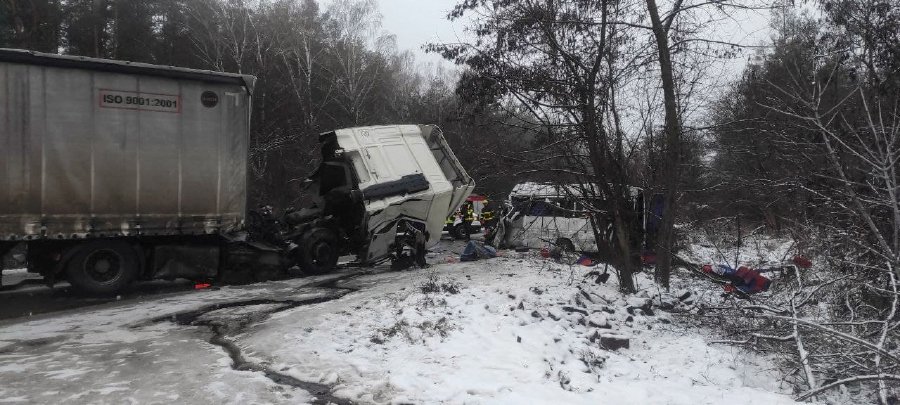 Thirteen dead in Ukraine minibus accident