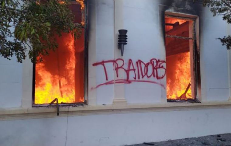 Argentina: Chubut’s provincial capital on fire after demonstrations against mining law