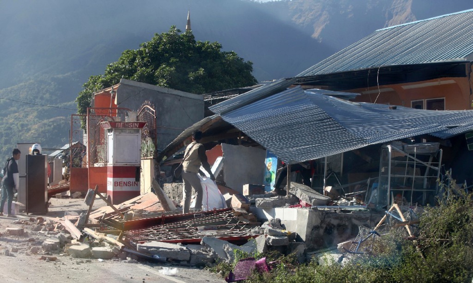 6.1-Magnitude Quake Strikes Off Central Indonesia, No Tsunami Alert Issued