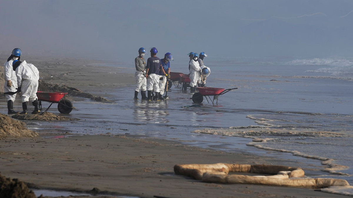 UN experts land in Peru to help clean up oil spill