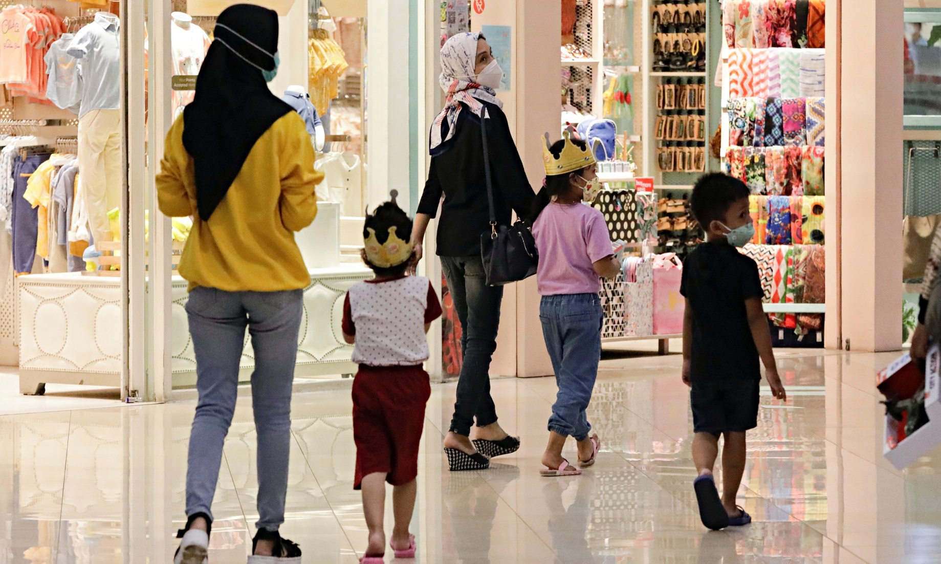Vaccinated Children Allowed To Enter Shopping Centres In Indonesian Capital