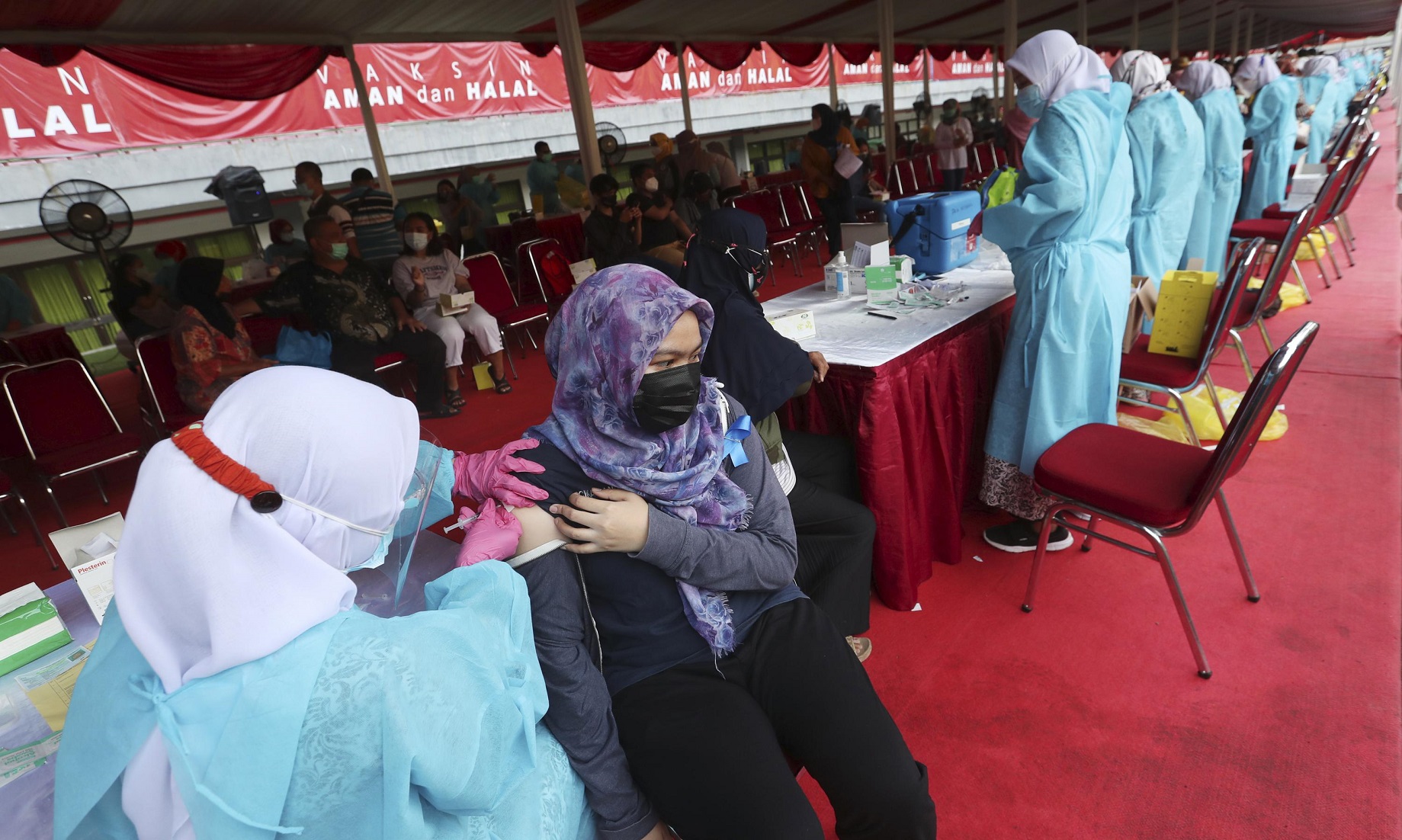 Indonesia Reports 16,110 New COVID-19 Cases, 290 More Deaths