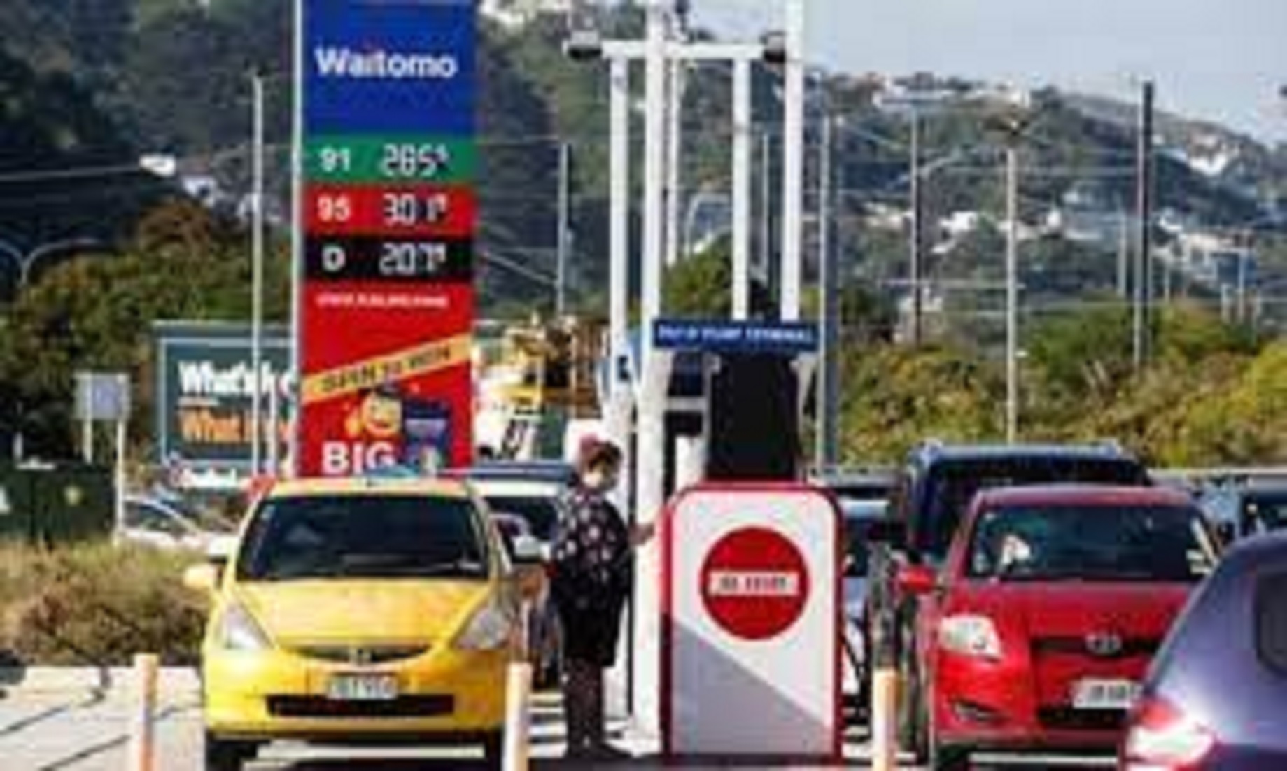New Zealanders Queue For Petrol As Price Hikes