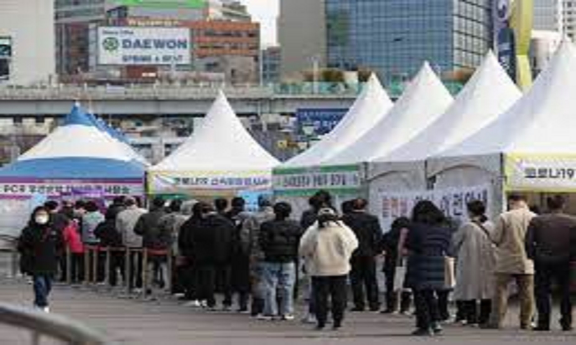 S. Korea Reports 339,514 New COVID-19 Cases