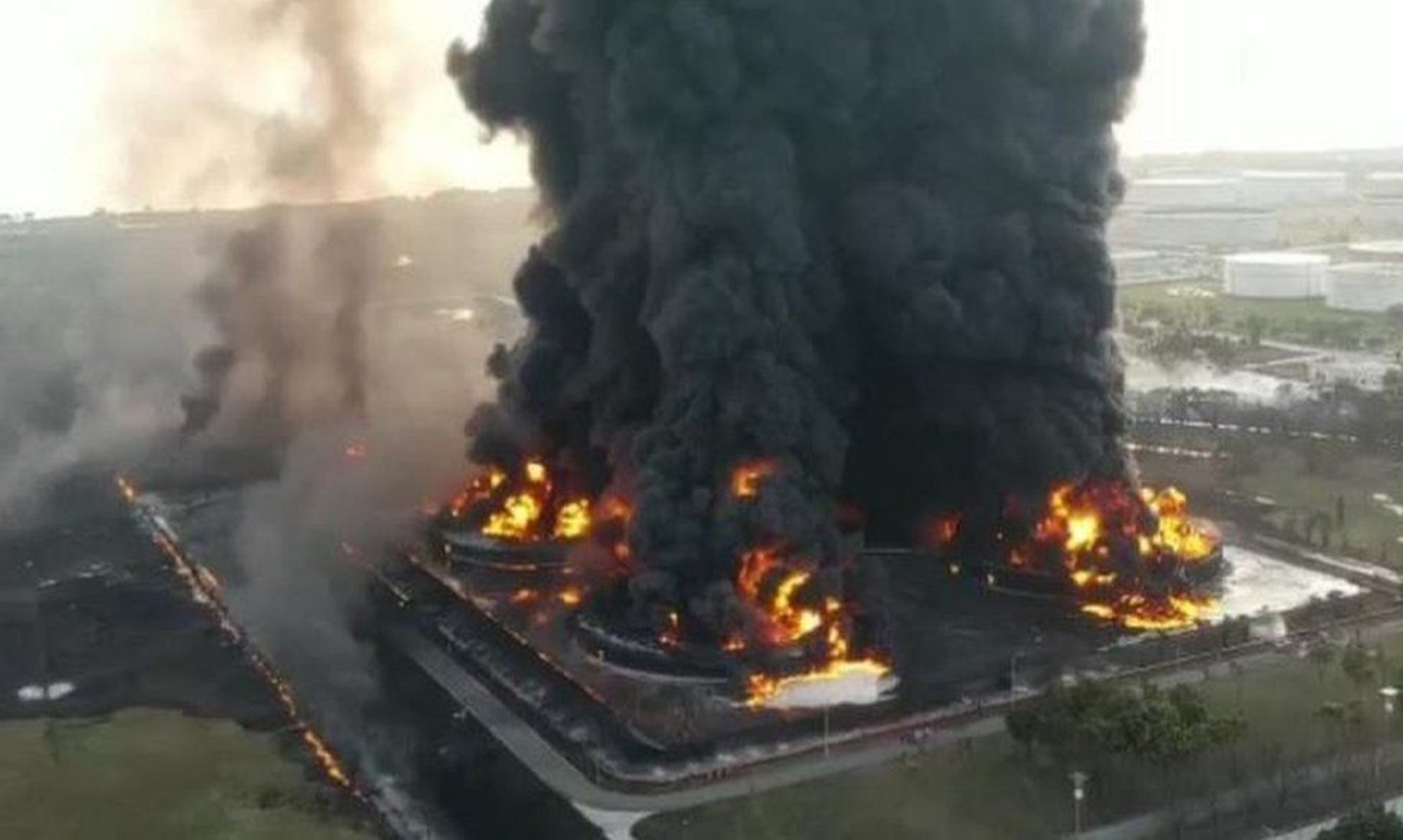 One Killed, Five Injured In Indonesian Oil Refinery Fire
