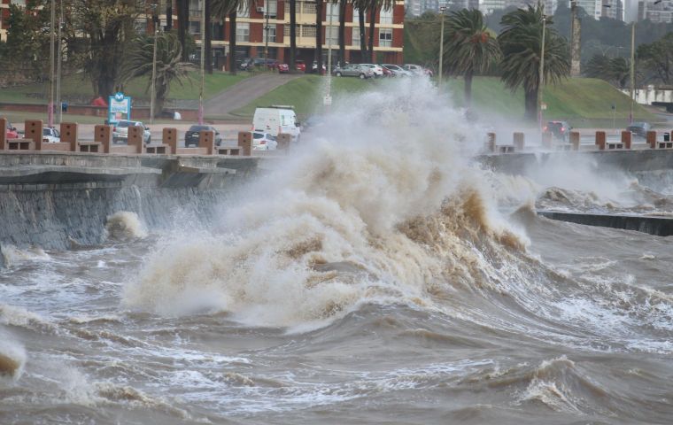 Uruguay braces for a “cyclone with unusual characteristics”, meteorologists forecast
