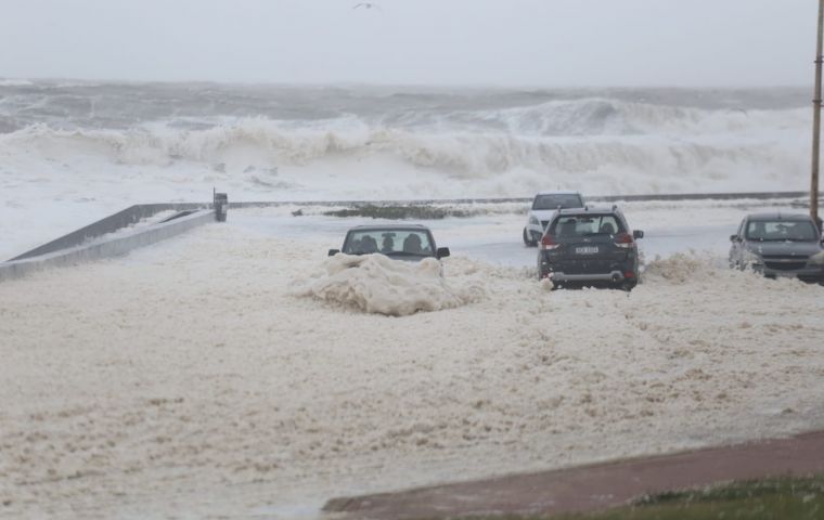 Yakecan cyclone hits Uruguay, then moves on to Brazil