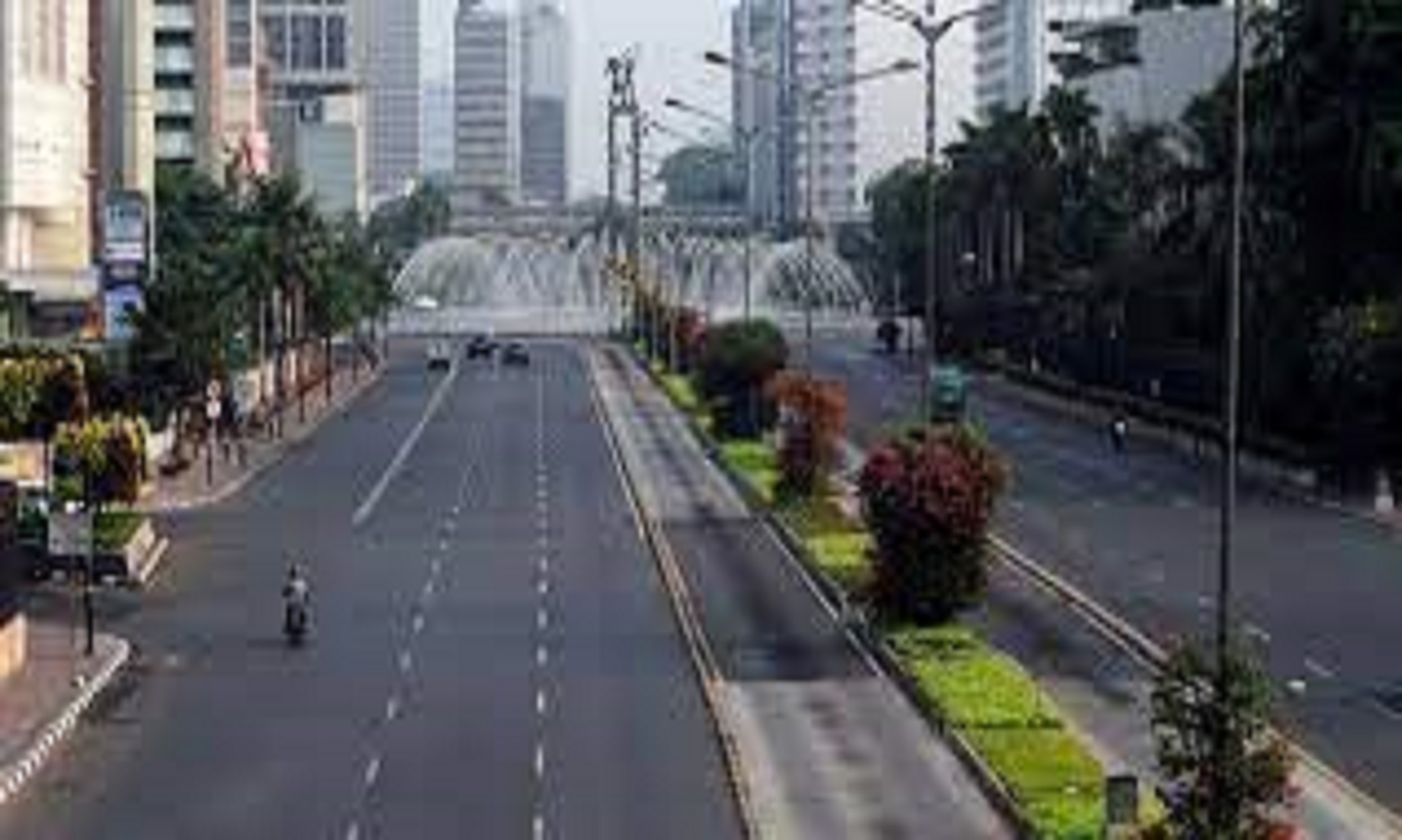 Feature: Street Photographers Descend On “Empty Jakarta” During Eid Holiday