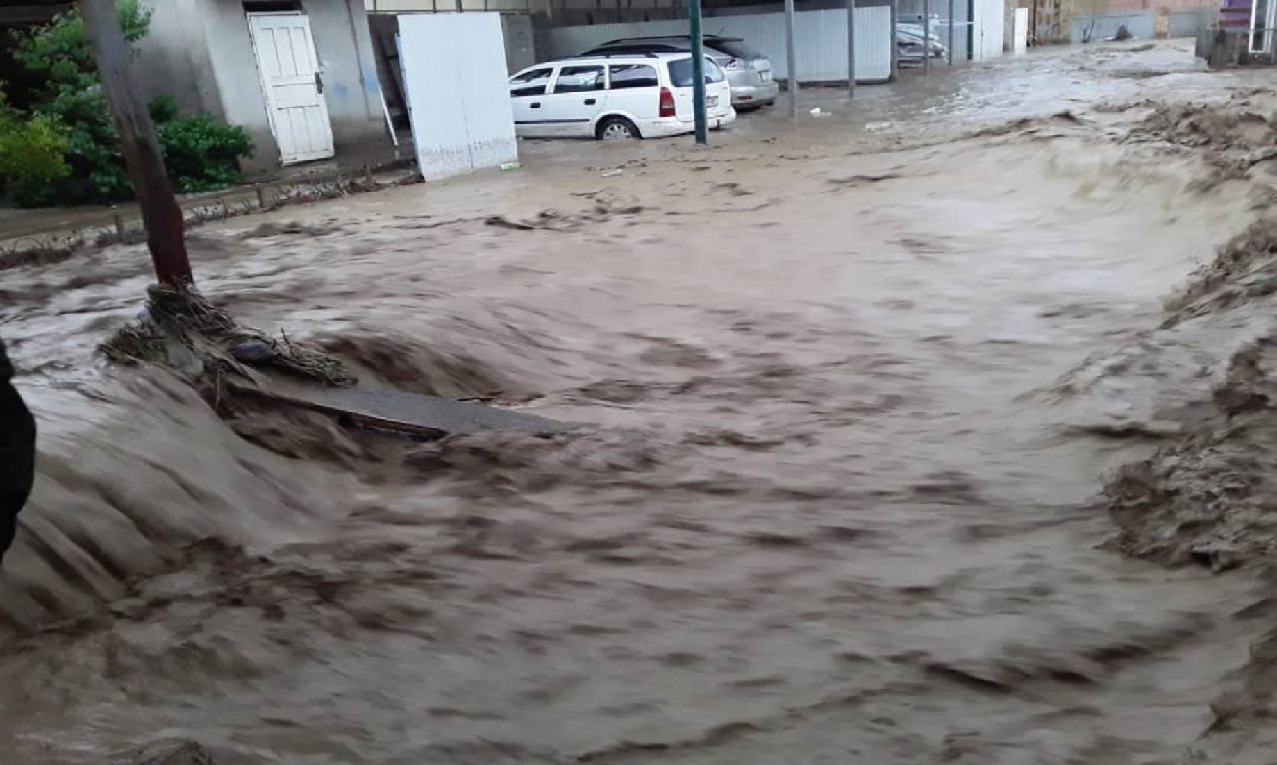 835 Houses Flooded In Southern Kyrgyzstan, Over 1,000 People Evacuated