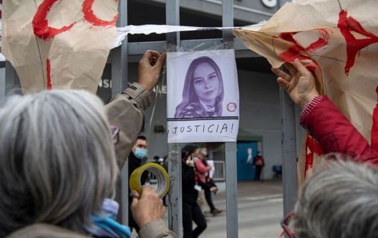 Chile: Shaky weekend as Santiago mourned slain lady reporter