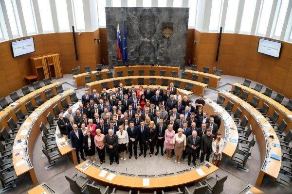 New government in Slovenia dismisses controversial civil servants