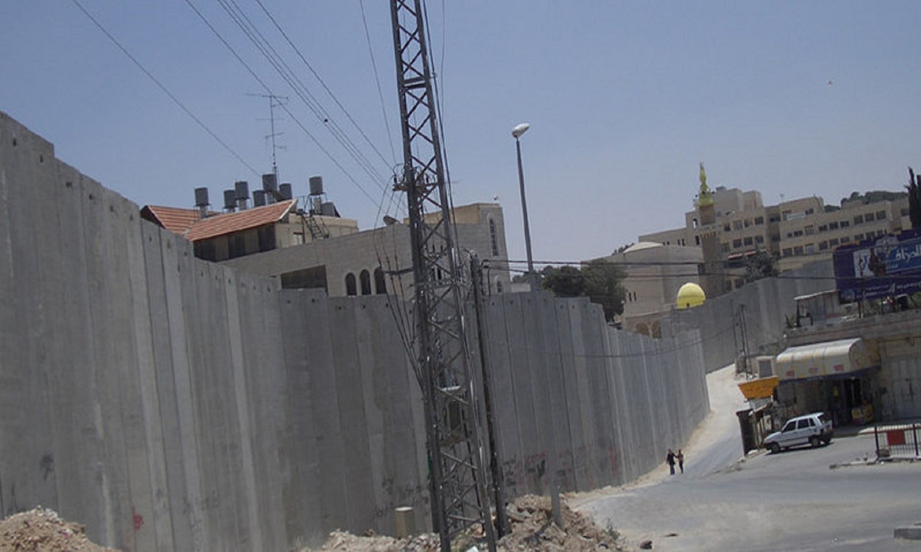 The Israeli Regime Begins Building Walls In Northern West Bank
