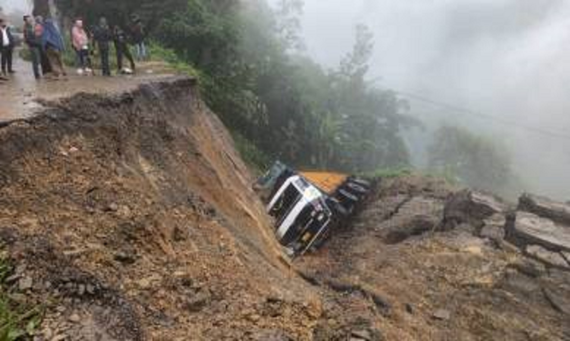 Death Toll In India’s Massive Landslide Rises To 27