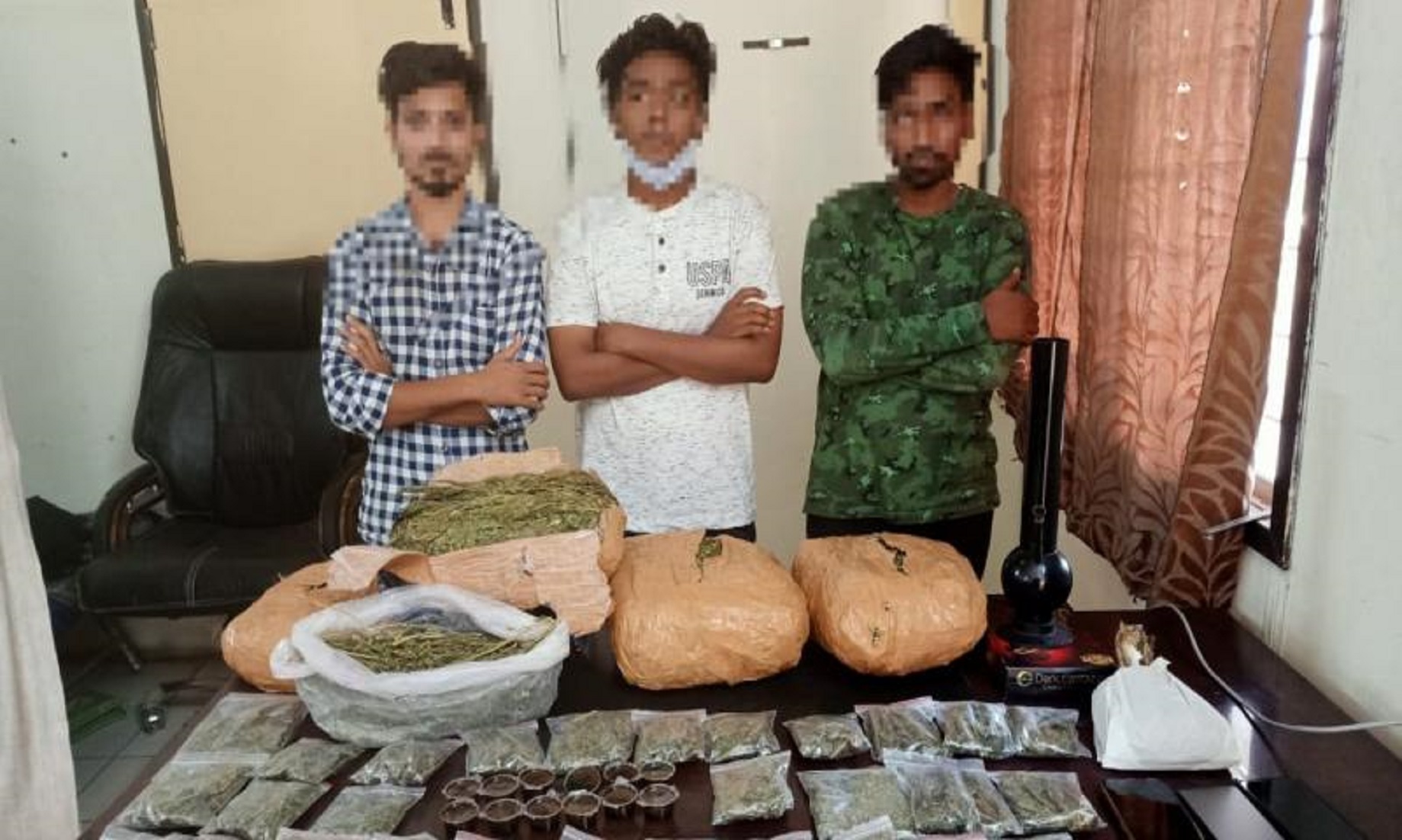 Narcotics smuggling attempt foiled at Pakistani airport, Three arrested