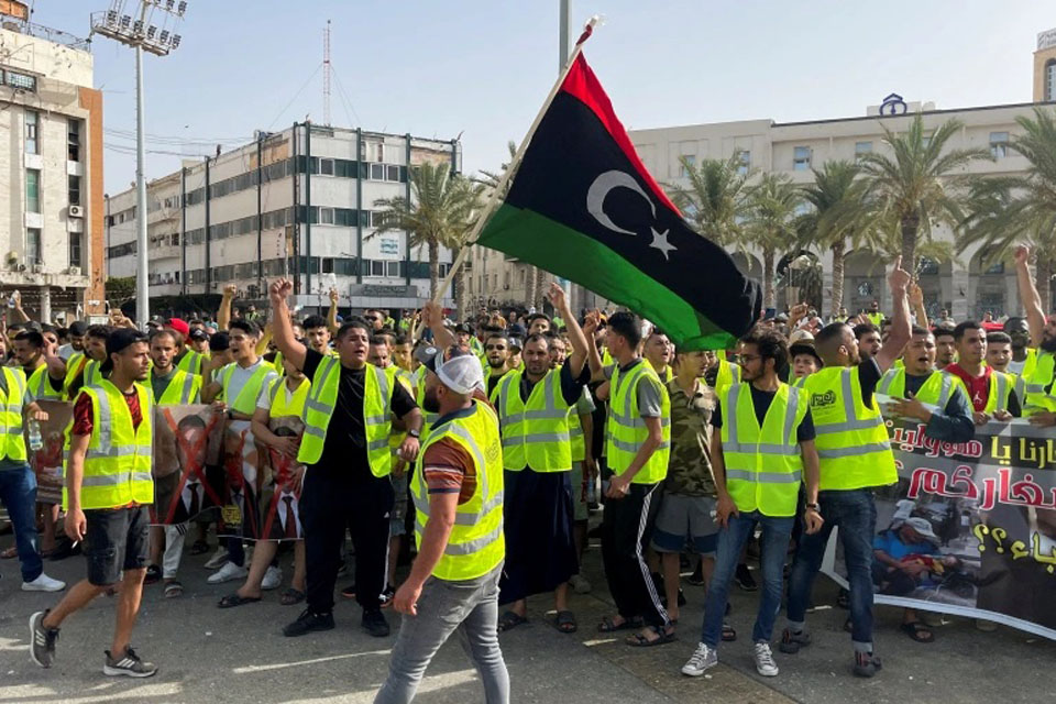 Libyan protesters storm parliament building in Tobruk