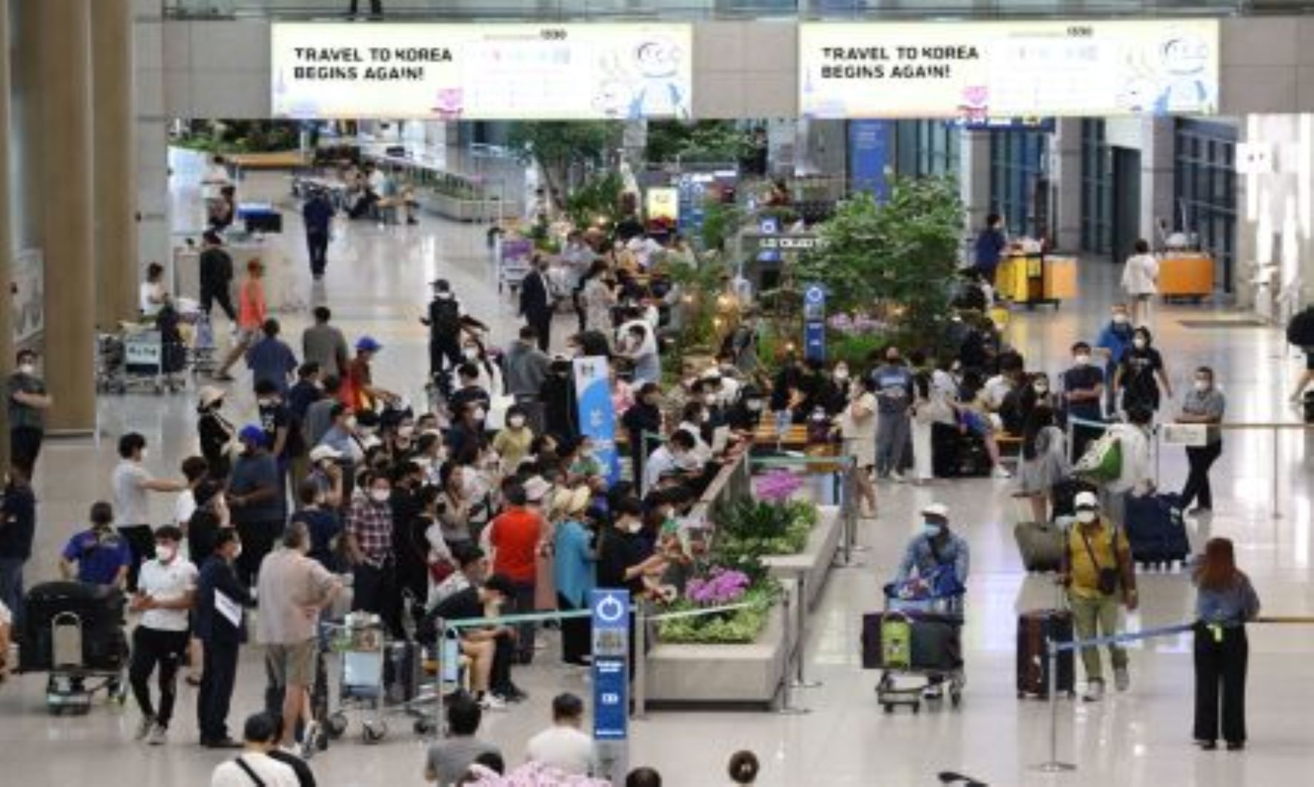 S.Korea Reported 71,170 New COVID-19 Cases