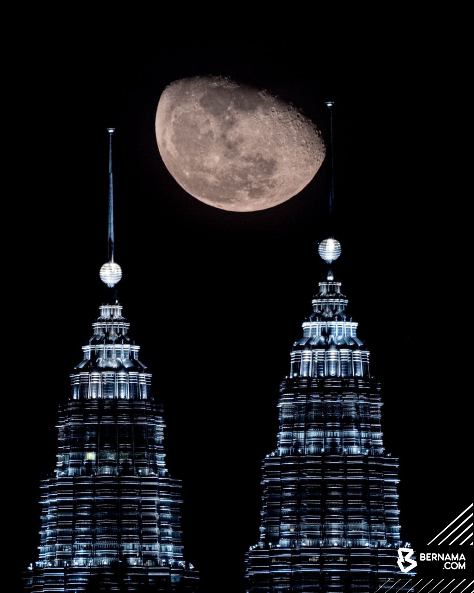 VistaJet unveils top 5 unique full moon experiences not to be missed this year