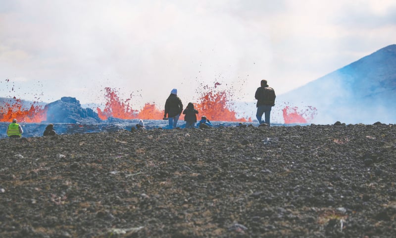 Spectators flock to Iceland volcano