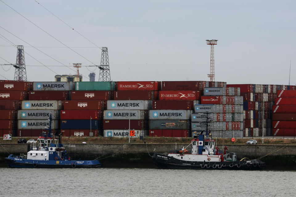 US exports hit new record in June, lowering trade deficit