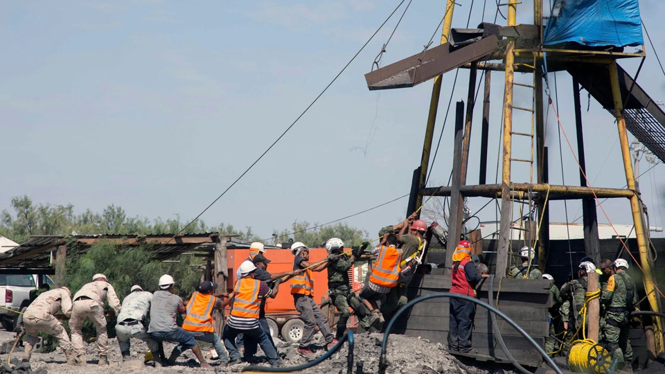‘Decisive day’ for trapped Mexican miners