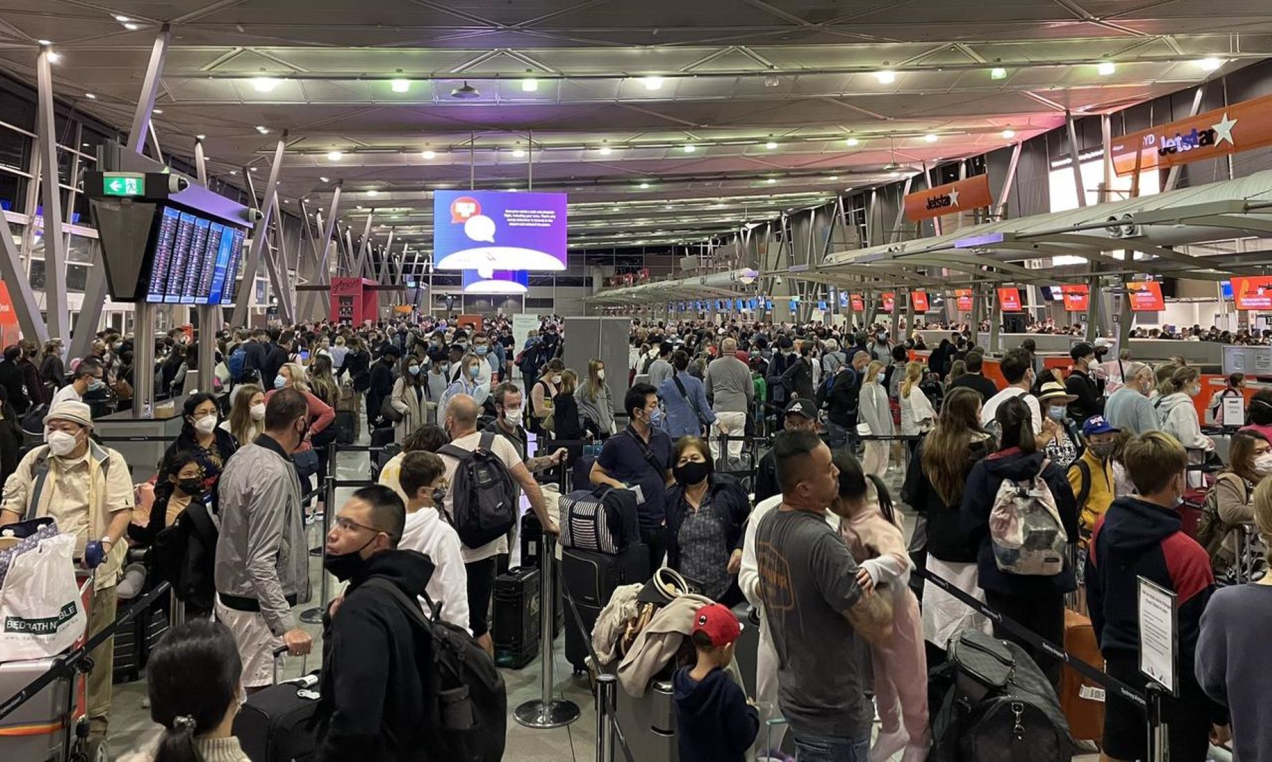School Holidays, Bad Weather Disrupt Understaffed Sydney Airport
