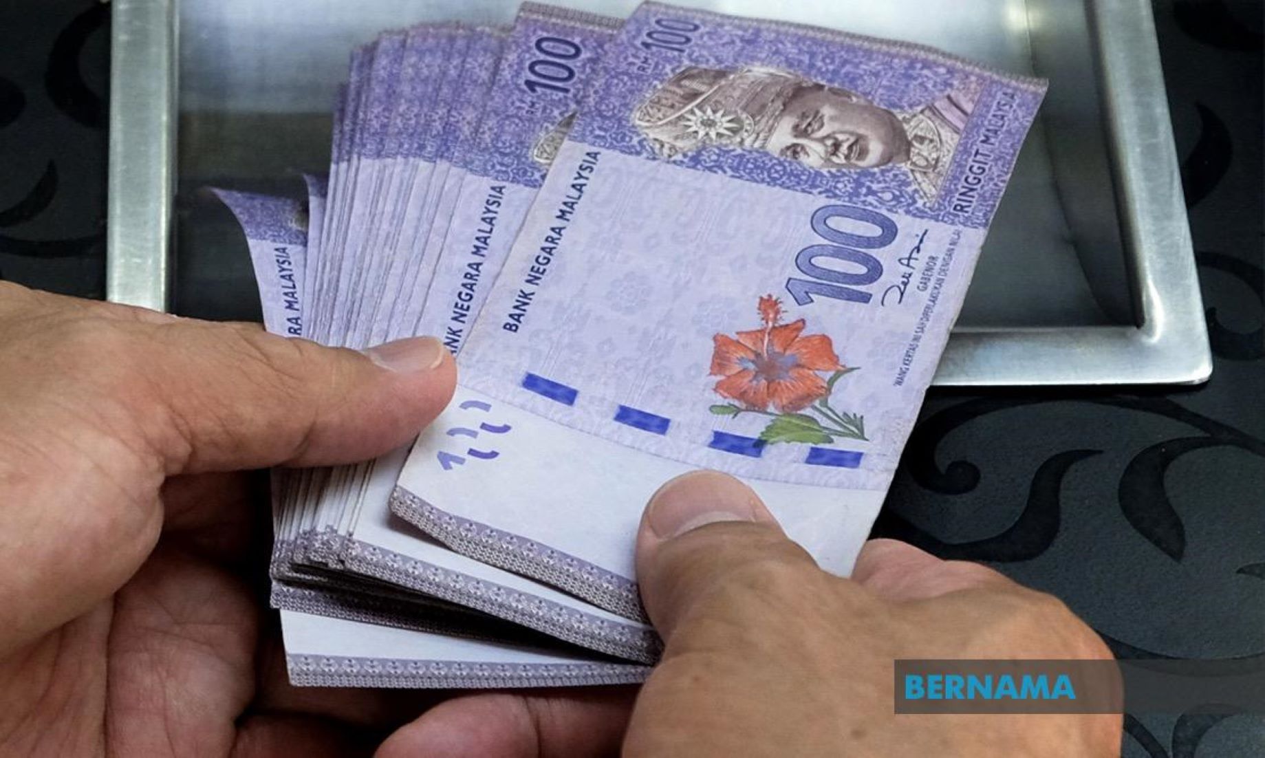 Malaysia’s Average Monthly Salaries, Wages Rose 3.5 Percent In 2021