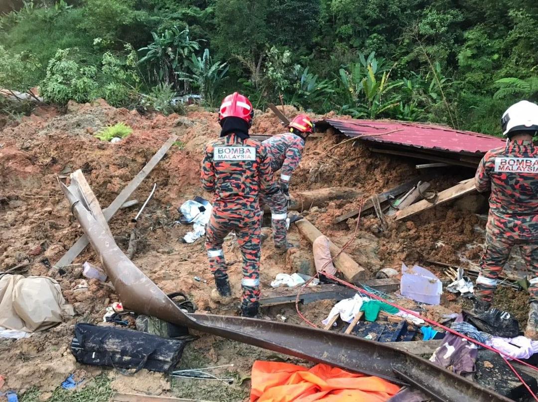 Malaysia landslide: 21 dead, more missing