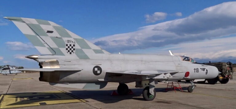 Croatian fighter jet crashes, pilots survive: ministry