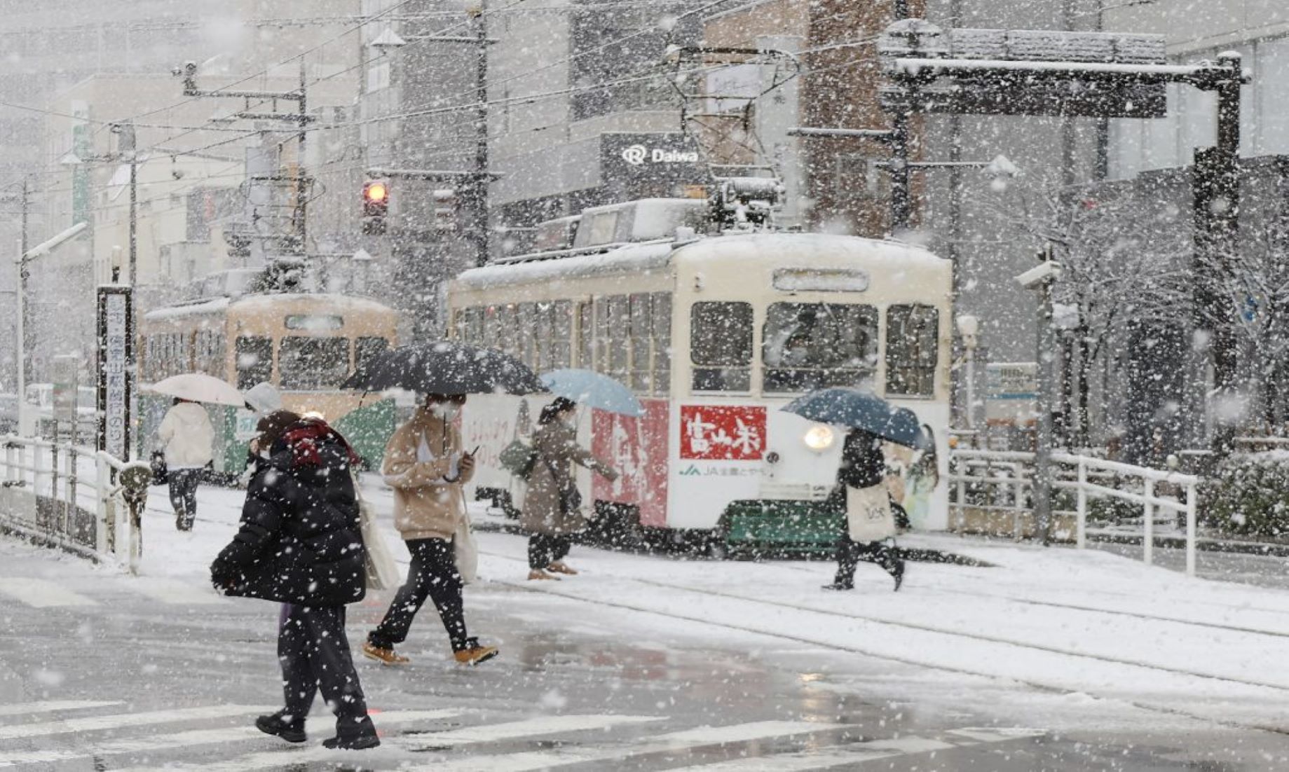 Heavy Snow, Powerful Winds Disrupt Transportation In Japan