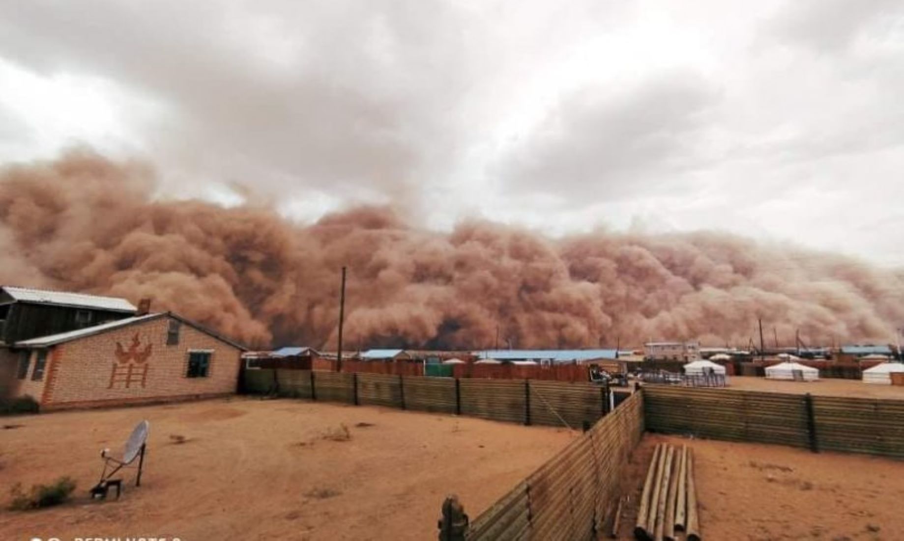 Dust storm hit SE Mongolian province