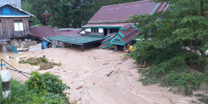 Three-Metre-High Flood Submerged Indonesia’s North Sulawesi, One Killed