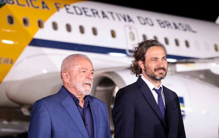 Brazilian Pres Lula lands in Buenos Aires to sign bilateral deals and attend Celac Summit