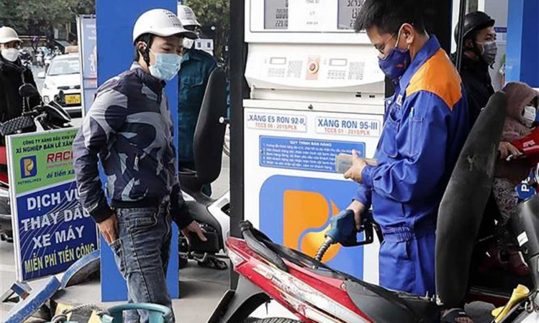 Vietnam Cut Retail Fuel Prices Slightly