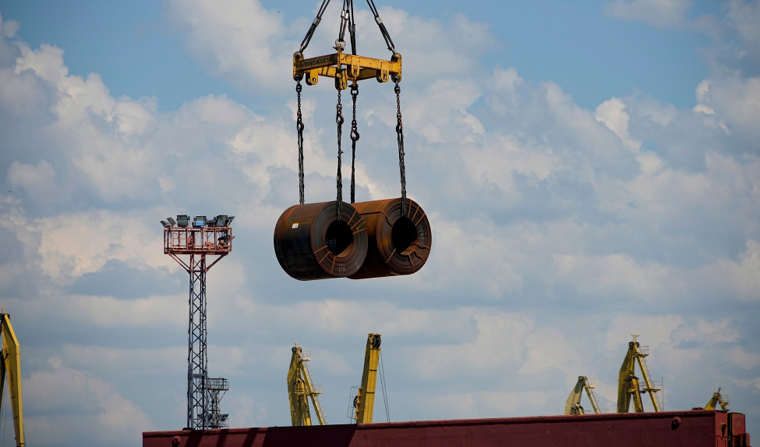 Canada bans aluminum, steel imports from Russia