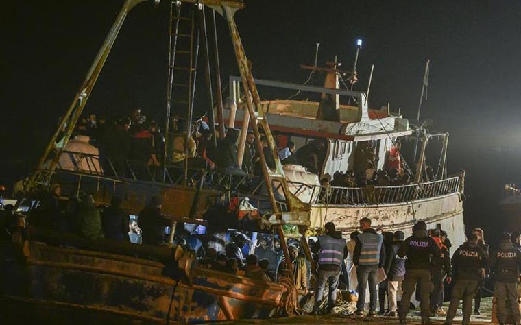 More migrants brought ashore to Italy as locals march for victims