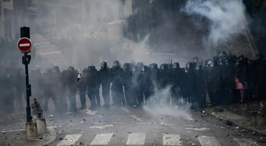 France: Pres Macron holds crisis meeting as more protests loom