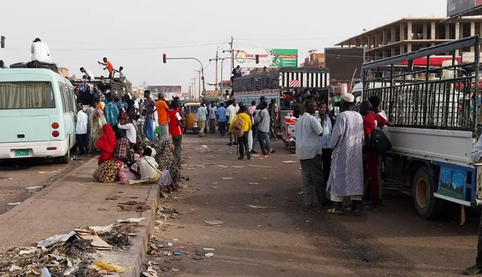 Sudan crisis: Fighting flares up despite ceasefire