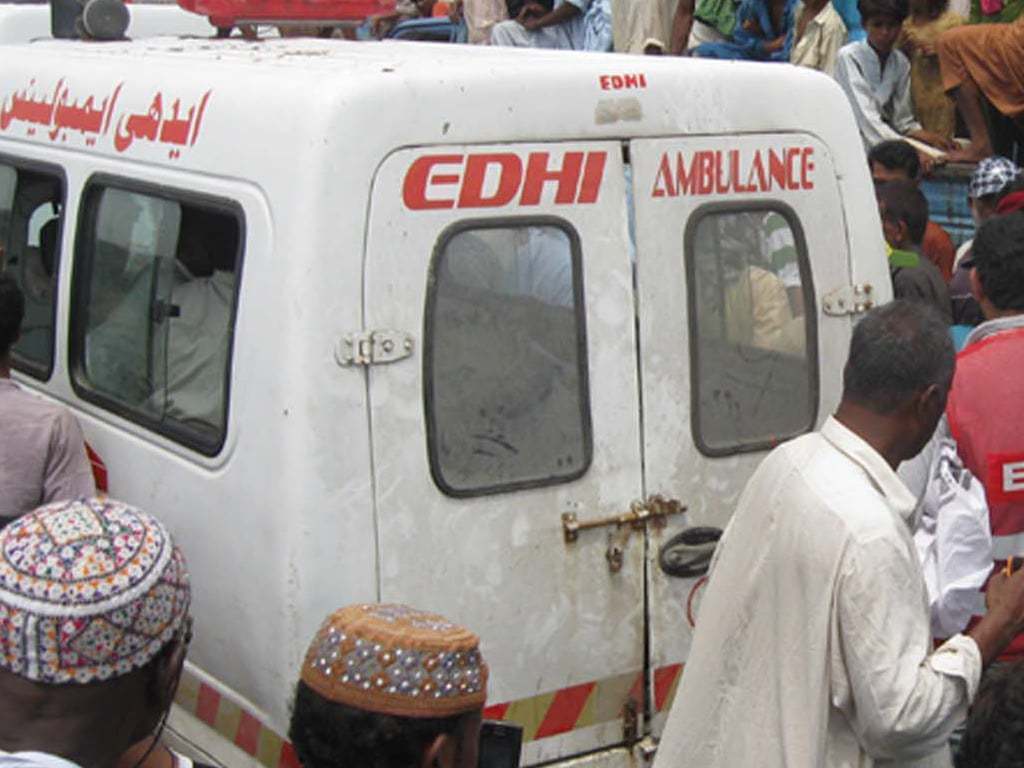 5 killed, 25 injured in two-bus south Pakistan road accident