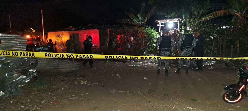 Explosion at illegal fireworks factory leaves four dead and several injured in El Salvador