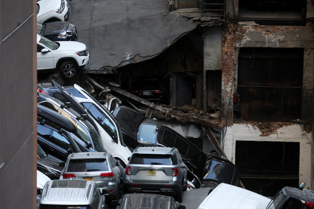 US: Parking garage partially collapses in NYC, killing 1