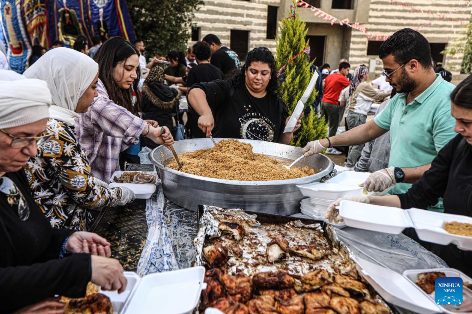 Feature: Egyptian Charity Kitchen Continues Providing Free Meals During Ramadan Amid Soaring Inflation