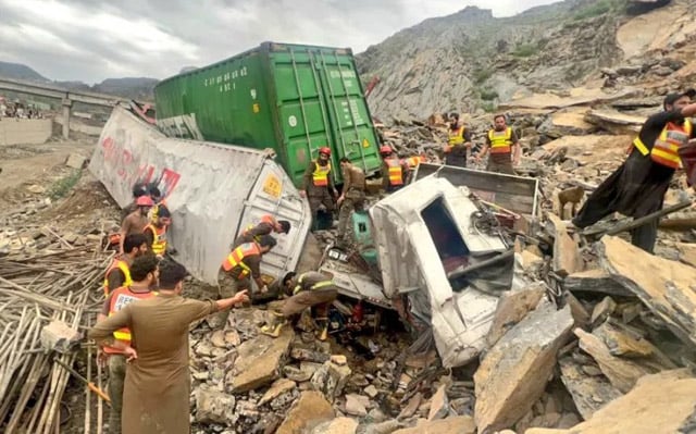 Two dead after landslide at Pakistan-Afghanistan border crossing