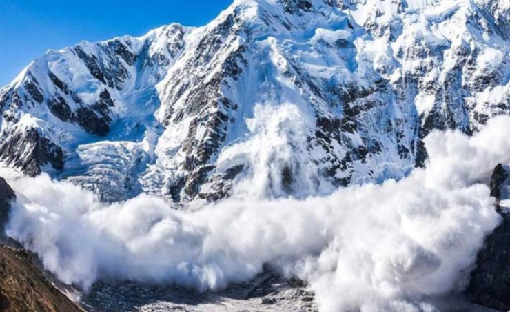 10 Killed, 10 Injured As Avalanche Hit Northern Pakistan